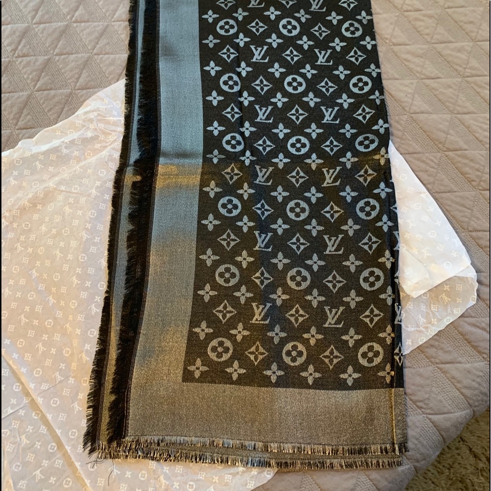 Louis Vuitton Shawl